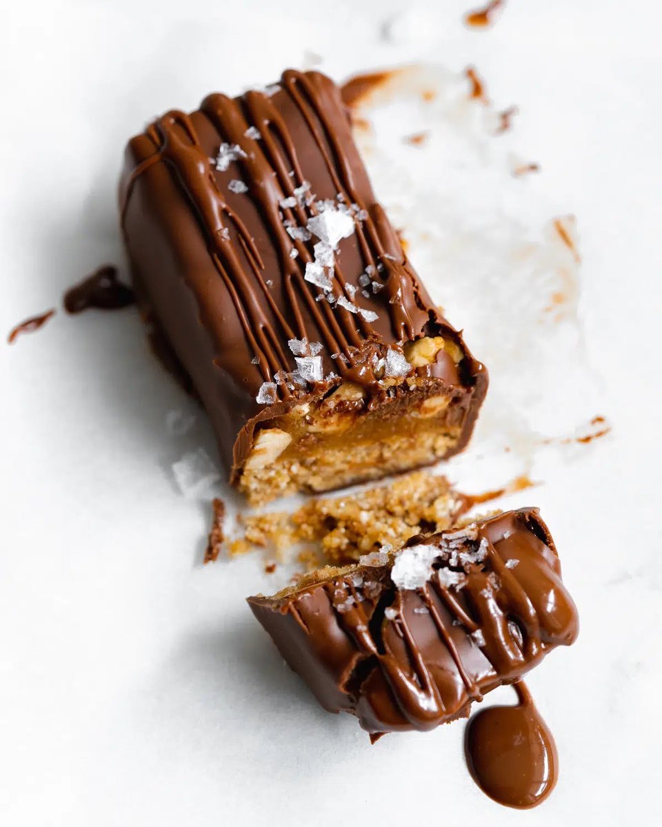 Did someone say VEGAN snickers bars? These things are so delicious and a the perfect make ahead dessert for camping.