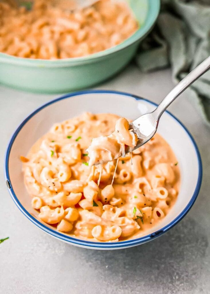This creamy dreamy bowl of buffalo mac and cheese is sure to delight campers.